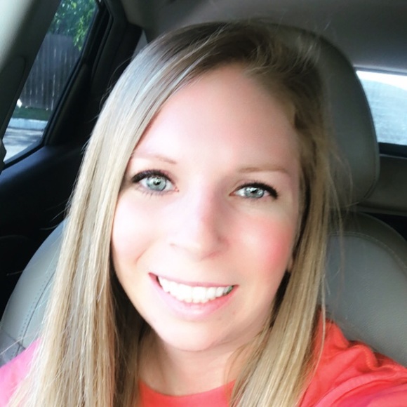 Meet your Posher, Lauren - Picture 1 of 1